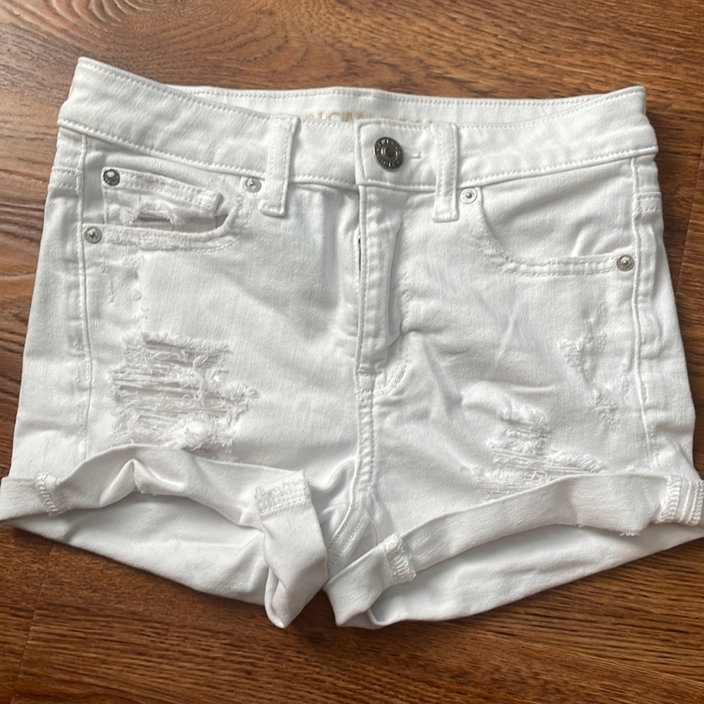 American Eagle white jean shorts!! Size 2